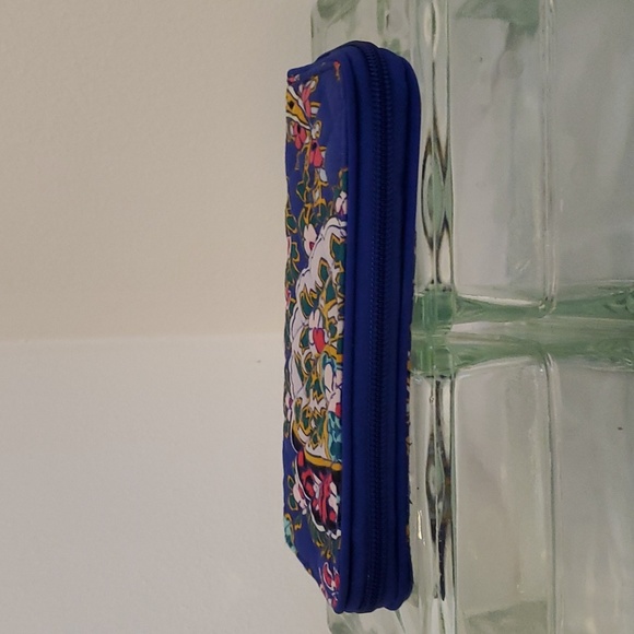 EUC Vera Bradley Retired "2018 Romantic Paisley" Wallet/Clutch - Picture 3 of 5